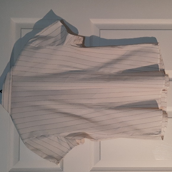 DCC Missy short sleeve button up women's top. Size medium. - Picture 2 of 3